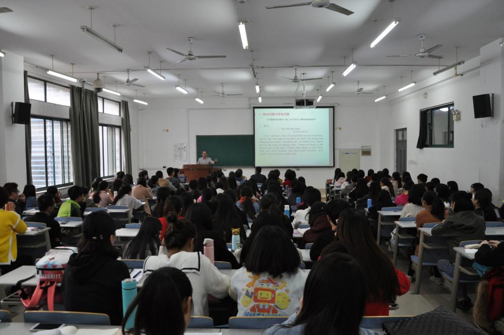 报告现场
